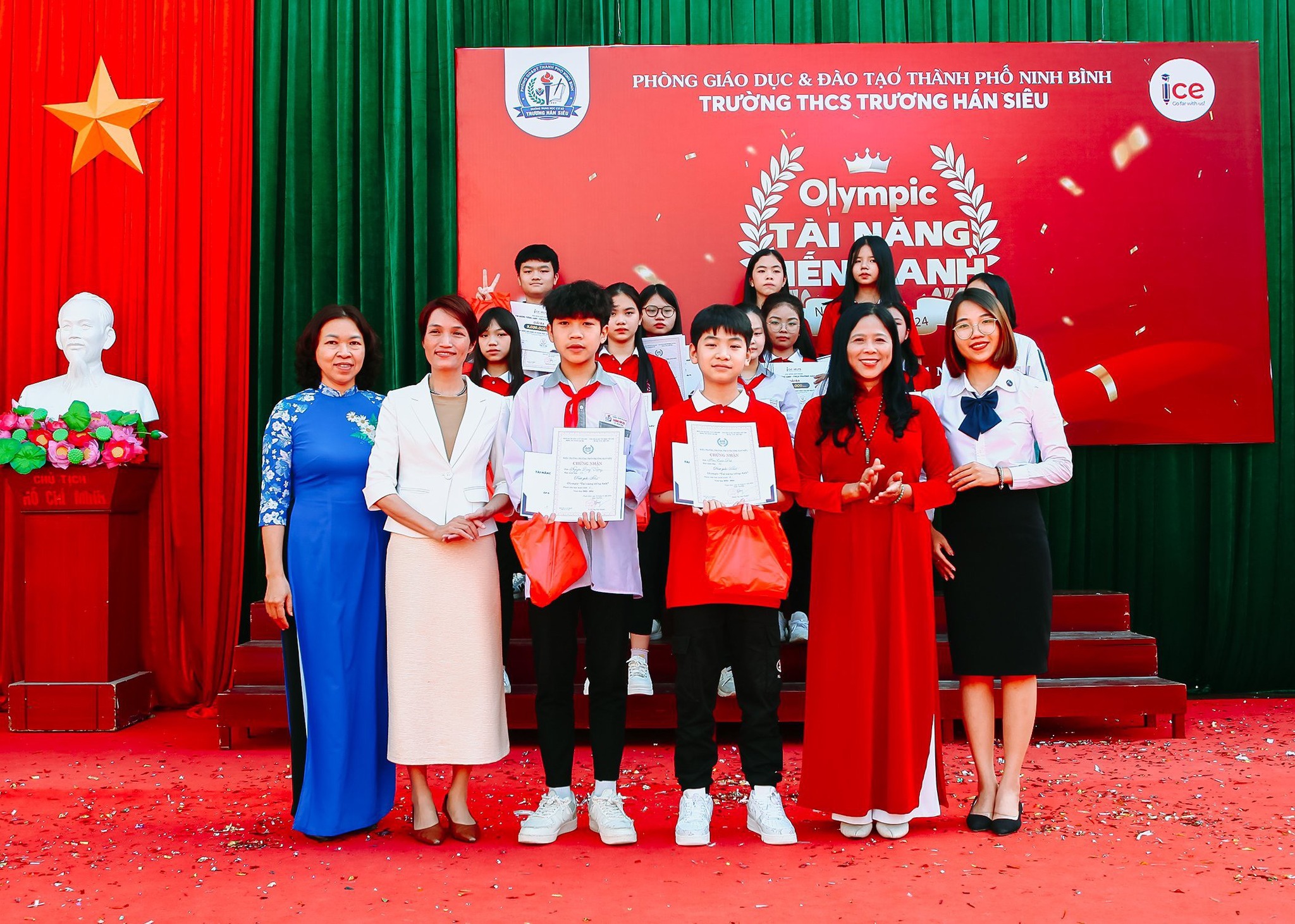 ICE IELTS trao tặng học bổng Olympic Tiếng Anh Trường THCS Trương Hán Siêu 